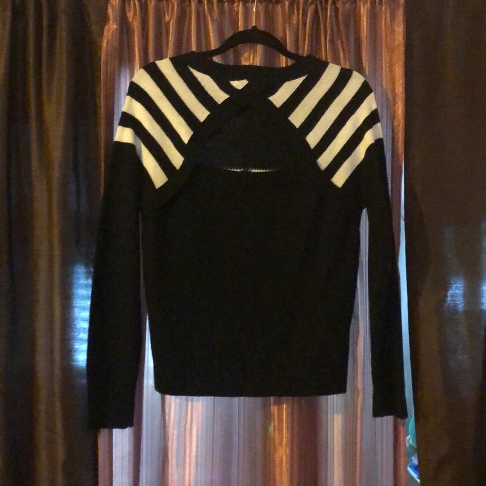 Sweater - Picture 4 of 4